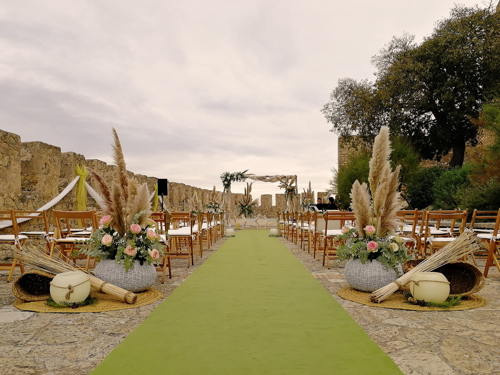 boda-civil-castillo-tonos-verdes-LJ-03_HIDROJARDIN-Bañeres