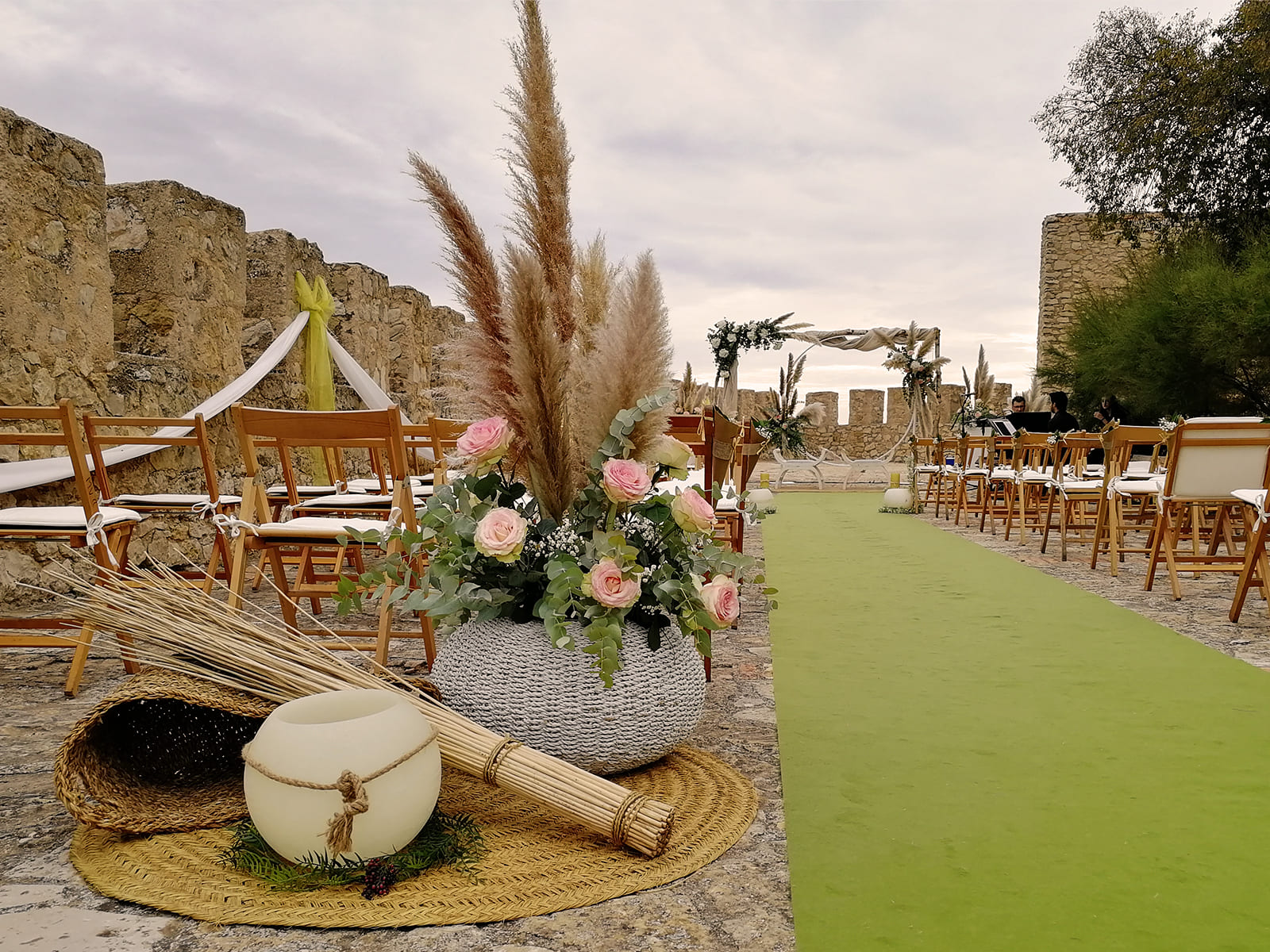 boda-civil-castillo-tonos-verdes-LJ-04_HIDROJARDIN-Bañeres