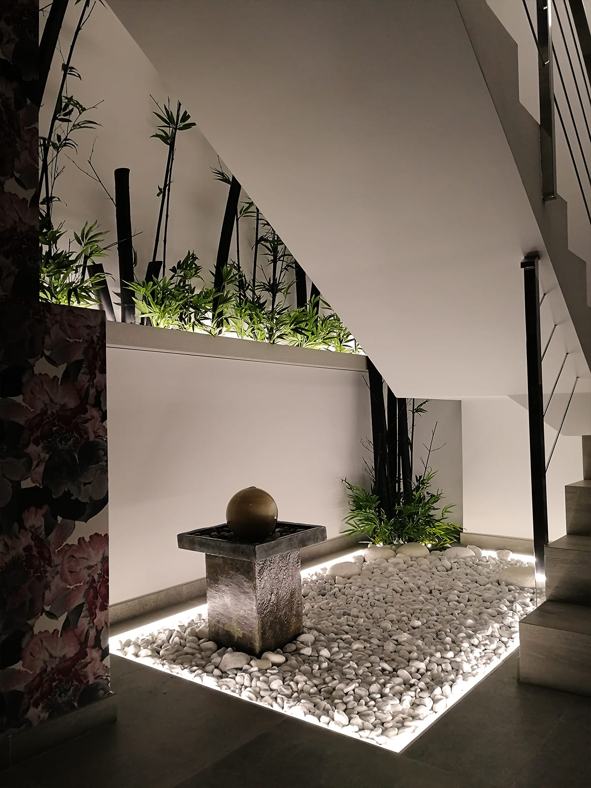 diseño-interiores-entrada-vivienda-escalera-bambu-JM-03_HIDROJARDIN-Bañeres