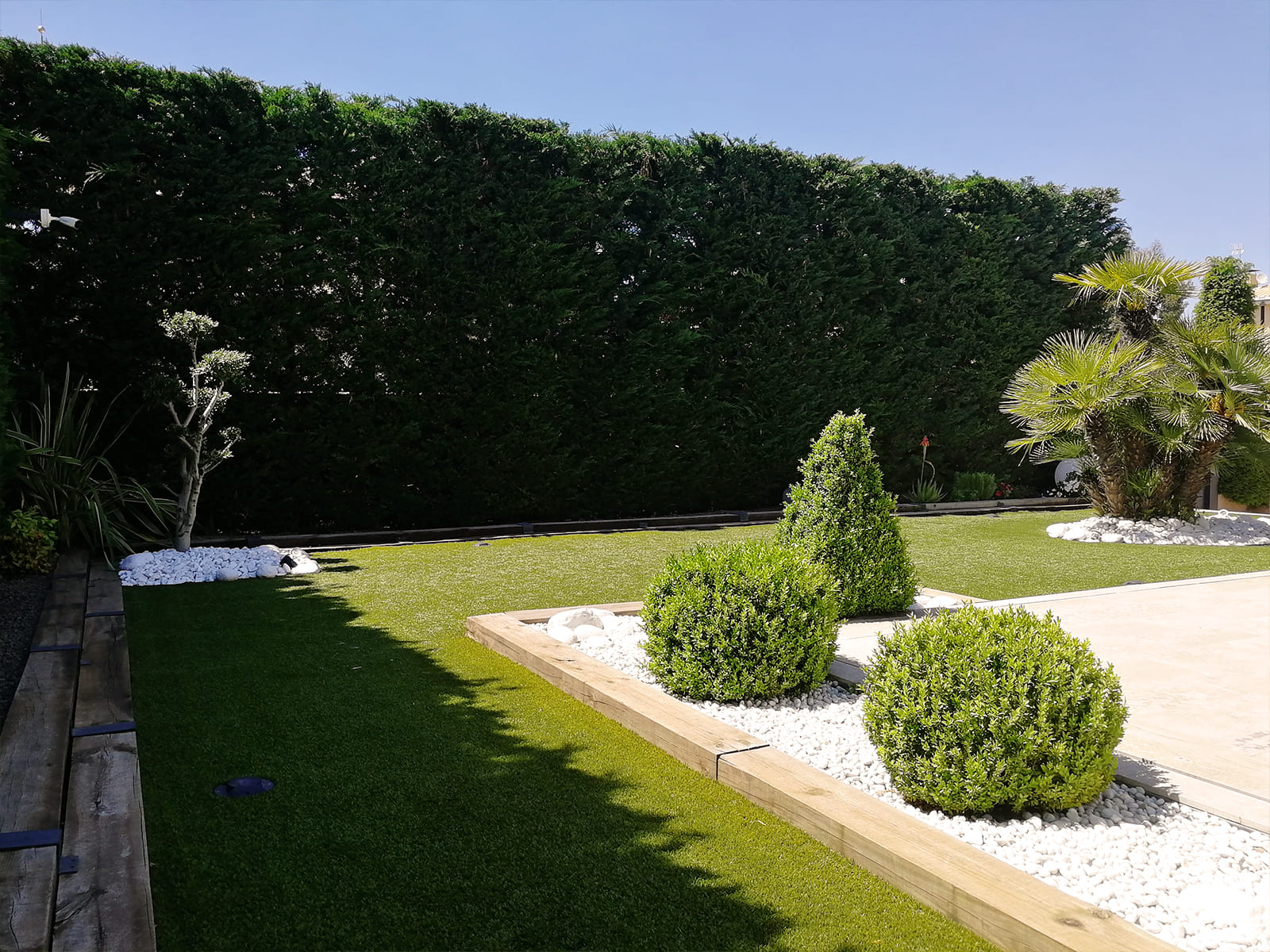 diseño-jardines-piscina-solarium-madera-IJ-06_HIDROJARDIN-Bañeres.jpg